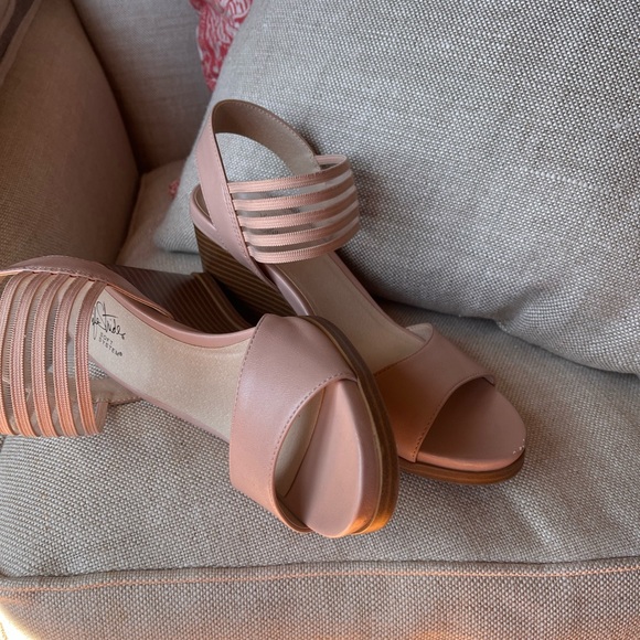 Life Stride Soft System Sandals. Worn 3 times. - Picture 6 of 8